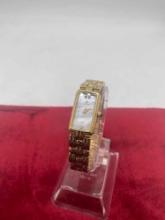 Vintage Women's Noblia Citizen quartz watch w. Diamond markers and mother of pearl face