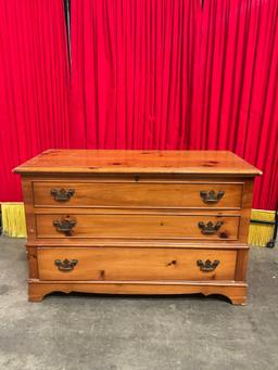 Vintage Lane Red Cedar Moth Proof Hope Chest w/ Drawer. Measures 43.5" x 28" See pics.