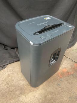 Royal 18mc Microcut Paper Shredder with 18 Sheet Capacity - See pics