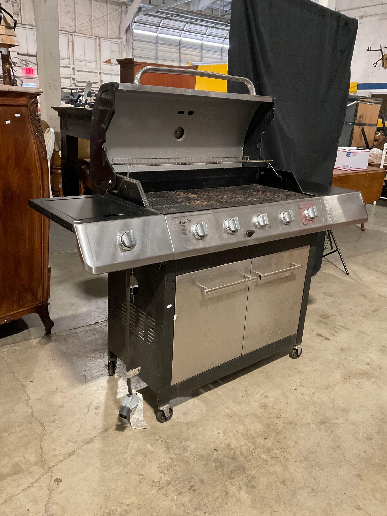 Char-Broil Classic Grill w/ 5 Burners & NEXGRILL Cover. See pics.