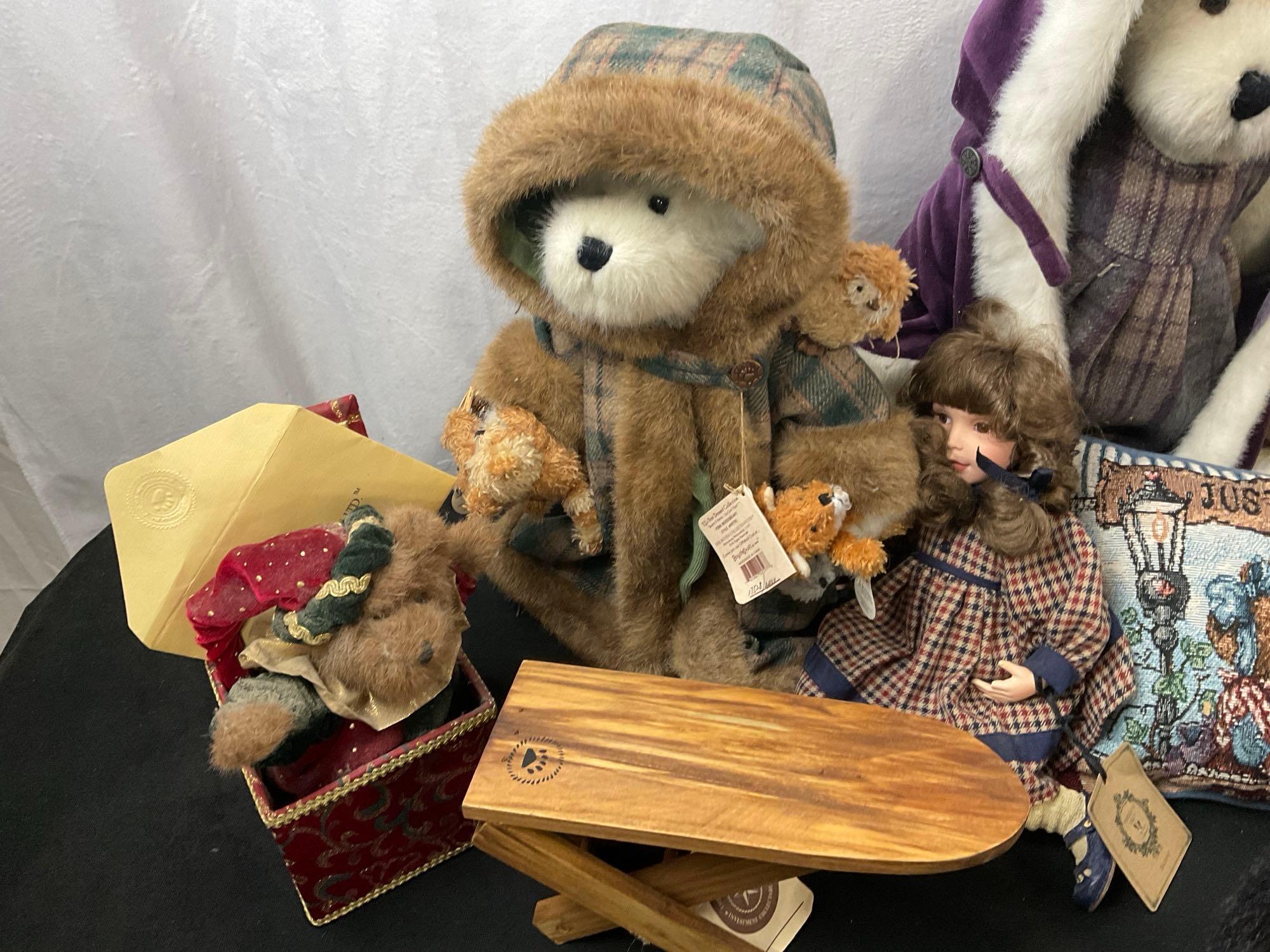 Collection of Boyds Bears, Fern Woodsbeary, Victoria Crystalfrost, Ophelia, Jack in the Box Bear