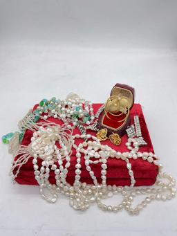 Estate jewelry incl. long cultured pearl strand, rhinestone, natural stone etc see pics