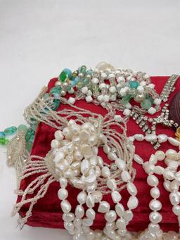 Estate jewelry incl. long cultured pearl strand, rhinestone, natural stone etc see pics