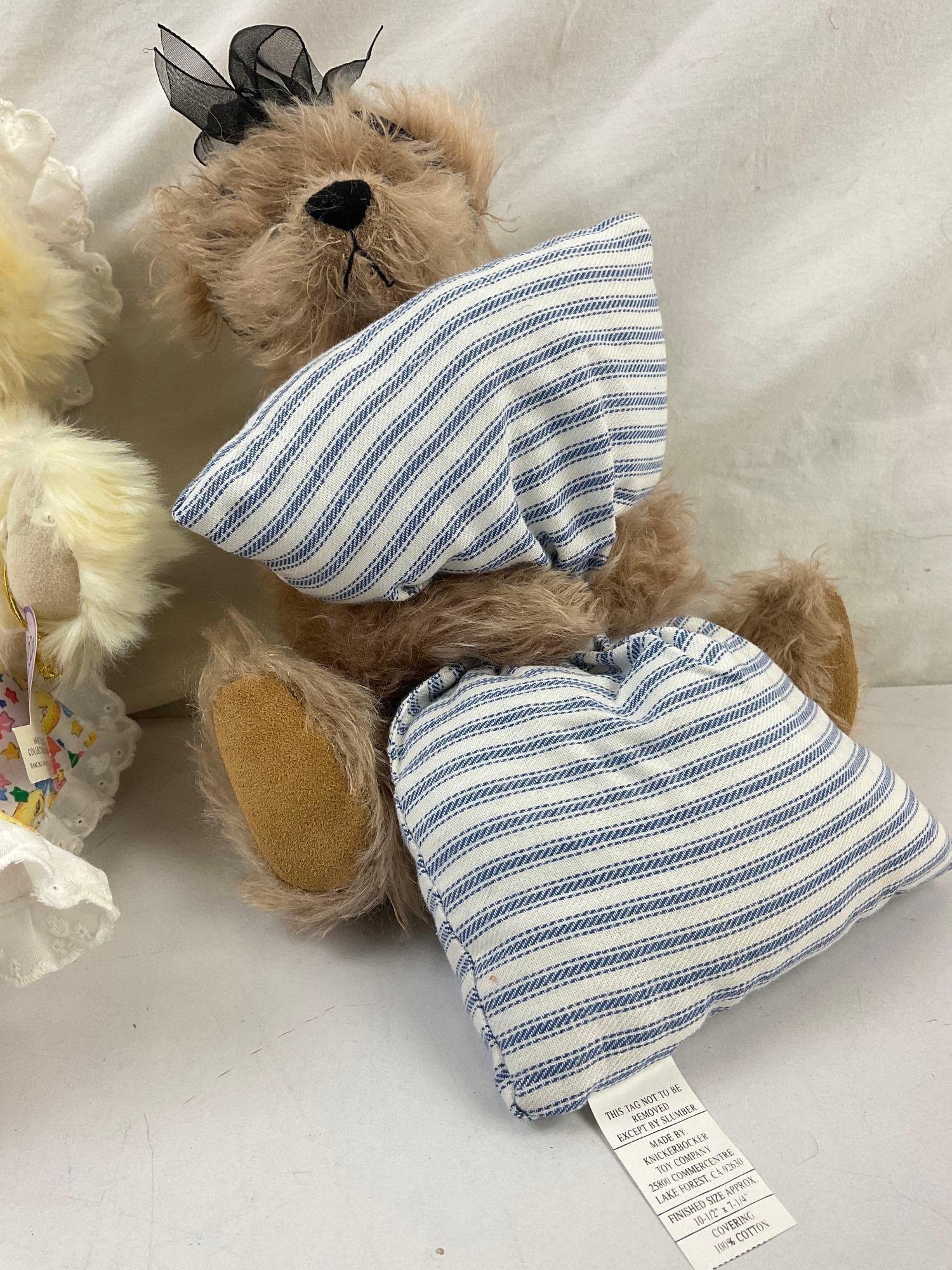 4 pcs Vintage Assorted Stuffed Bears. 2 pcs Annette Funicello Collectible Bear Co. See pics.