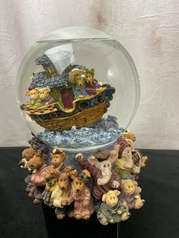 Trio of Wind Up Music Box Snowglobes, 2x Seattle & 1x Boyd Bears