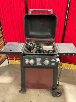 Brinkmann Gas Powered Grill w/ side racks & additional burner - See pics