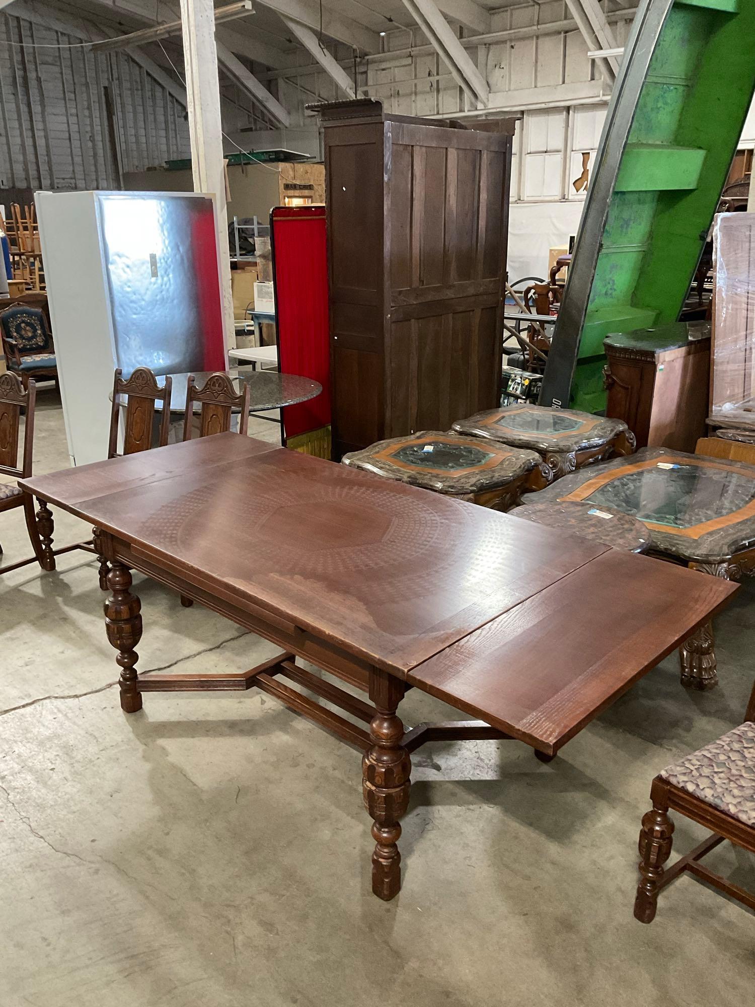 Antique / Vintage Wooden Dining Table w/ 2 Hideaway Leaves & 6 Chairs. Measures 60" x 31" See pics.