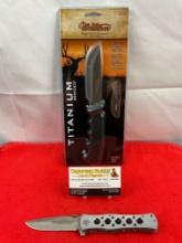 2 pcs Modern Steel Hunting Knives. 1x Western 19072 NIB. 1x Smith & Wesson CK6A. See pics.