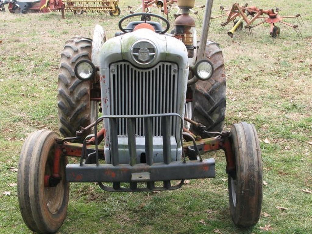 1959 Ford Model 661 Tractor