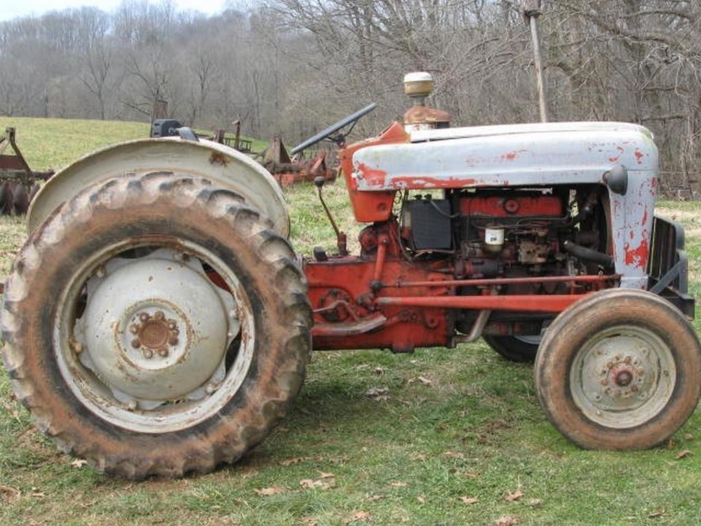 1959 Ford Model 661 Tractor