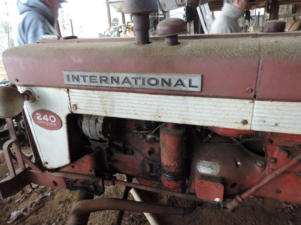 International 240 Utility Tractor