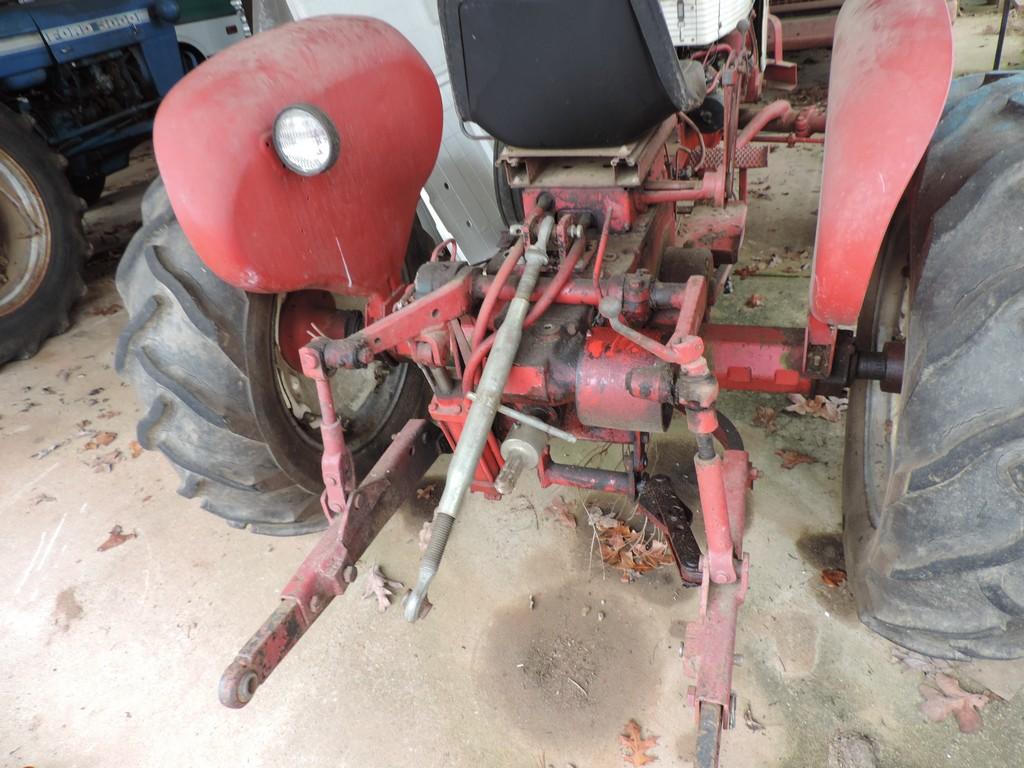 International 240 Utility Tractor