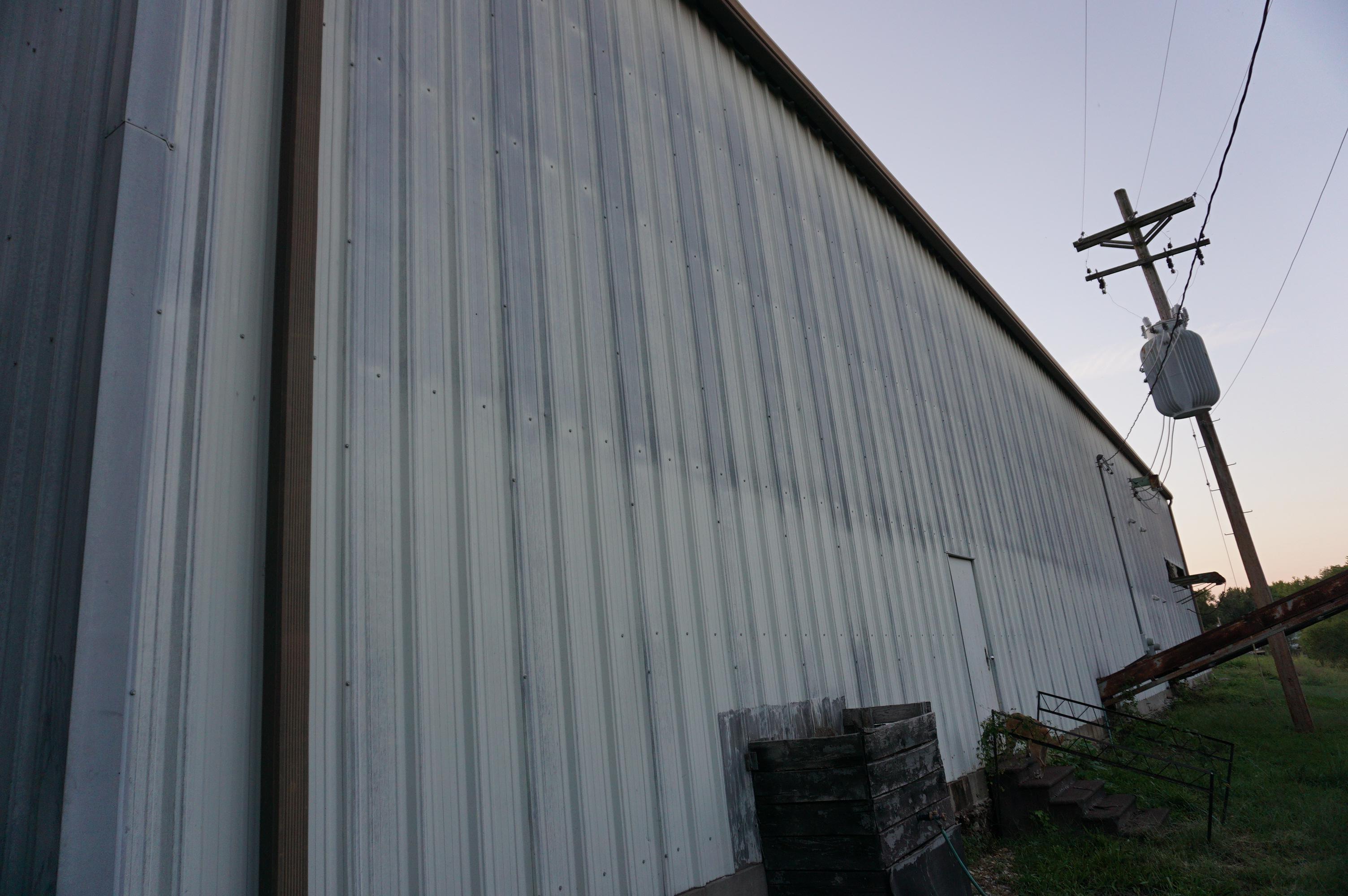 125' X 40' STEEL FRAME BLDG W/14' X 50' LEAN TO W/(2) 8' OVERHEAD DOORS