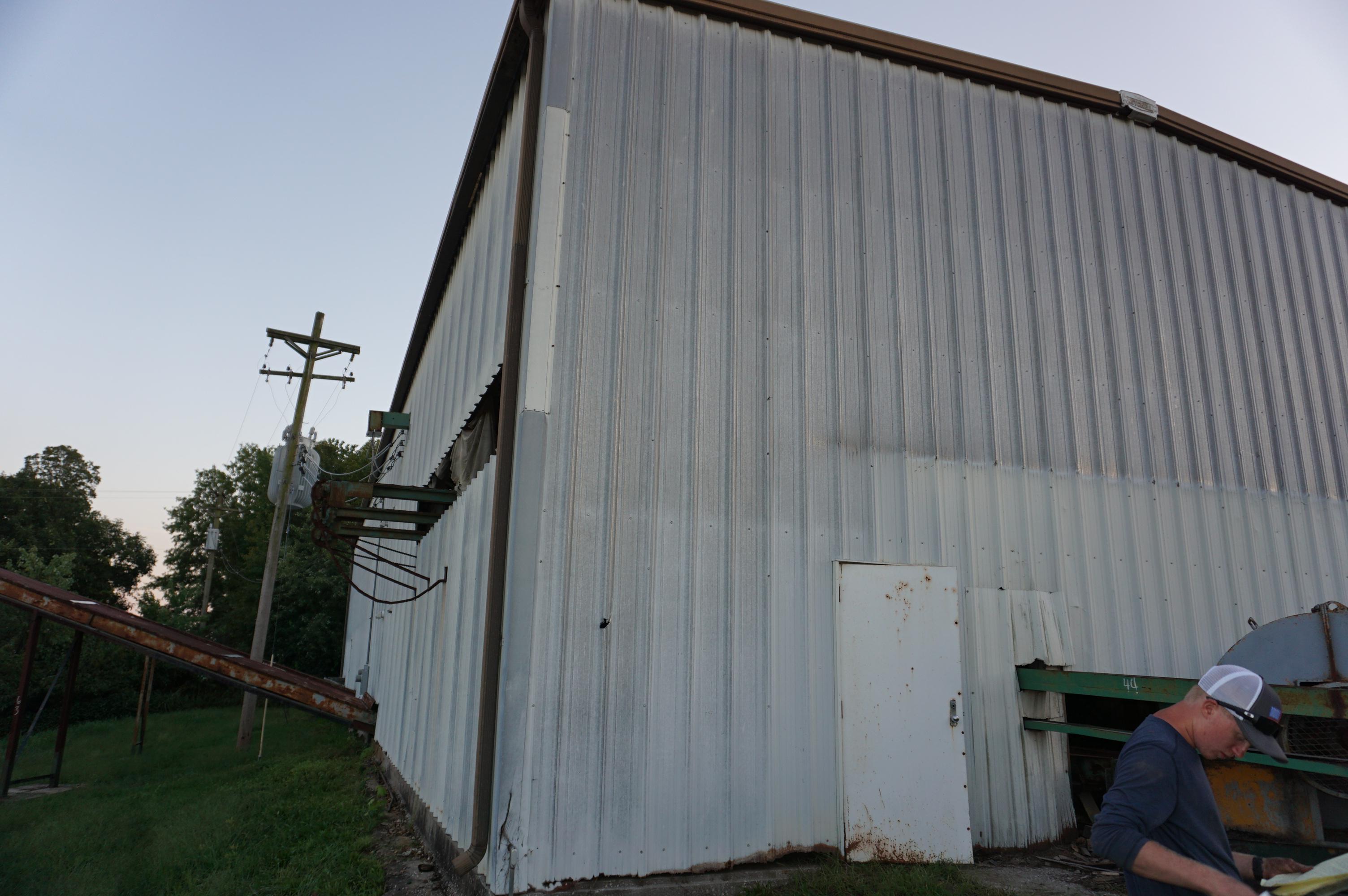 125' X 40' STEEL FRAME BLDG W/14' X 50' LEAN TO W/(2) 8' OVERHEAD DOORS