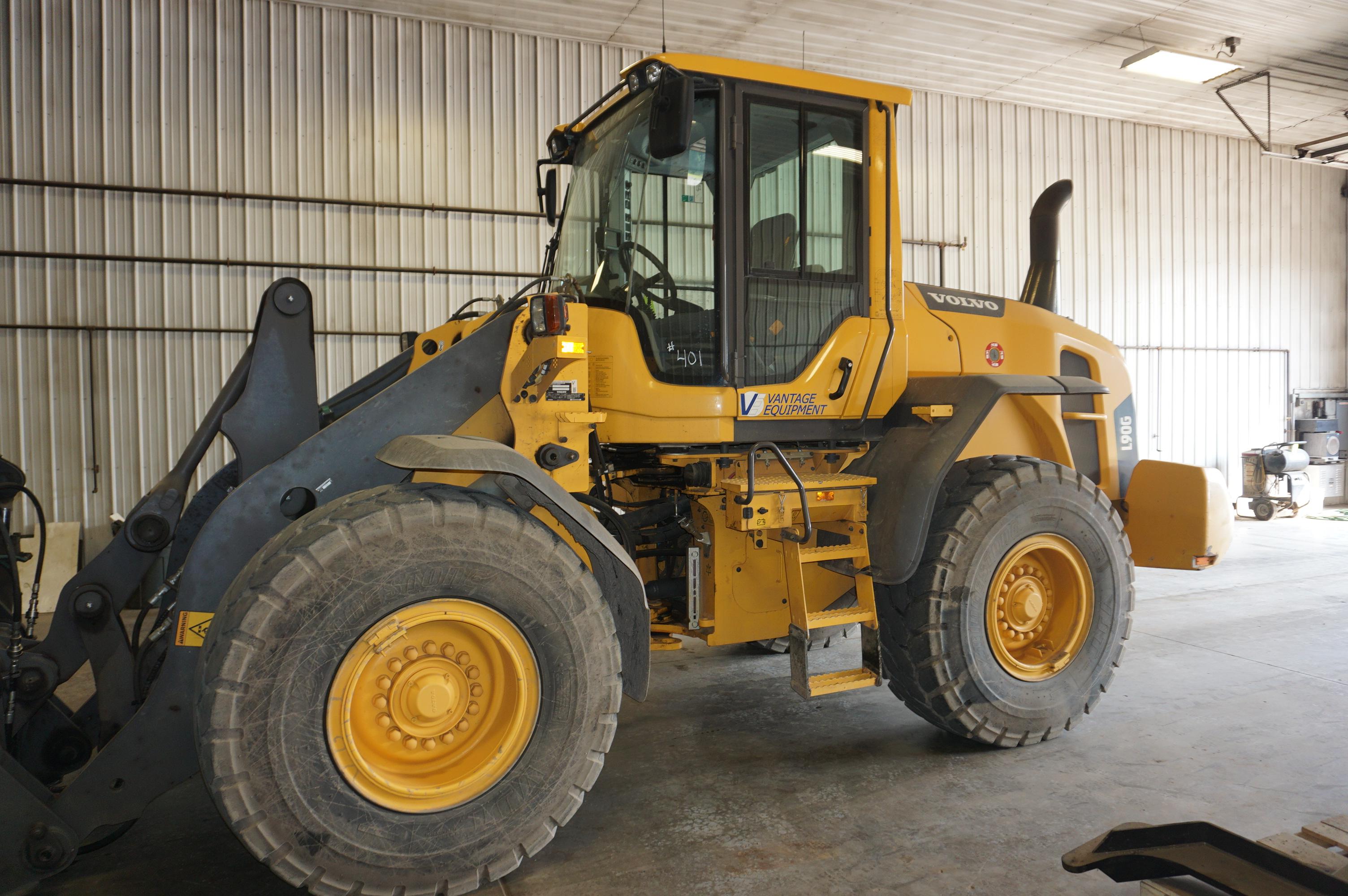 Volvo L90G Rubber Tire Loader, 20.5R X 25 Tires, JRB Hyd Quick Attach, EROPS, A/C, Music, Rear Camer