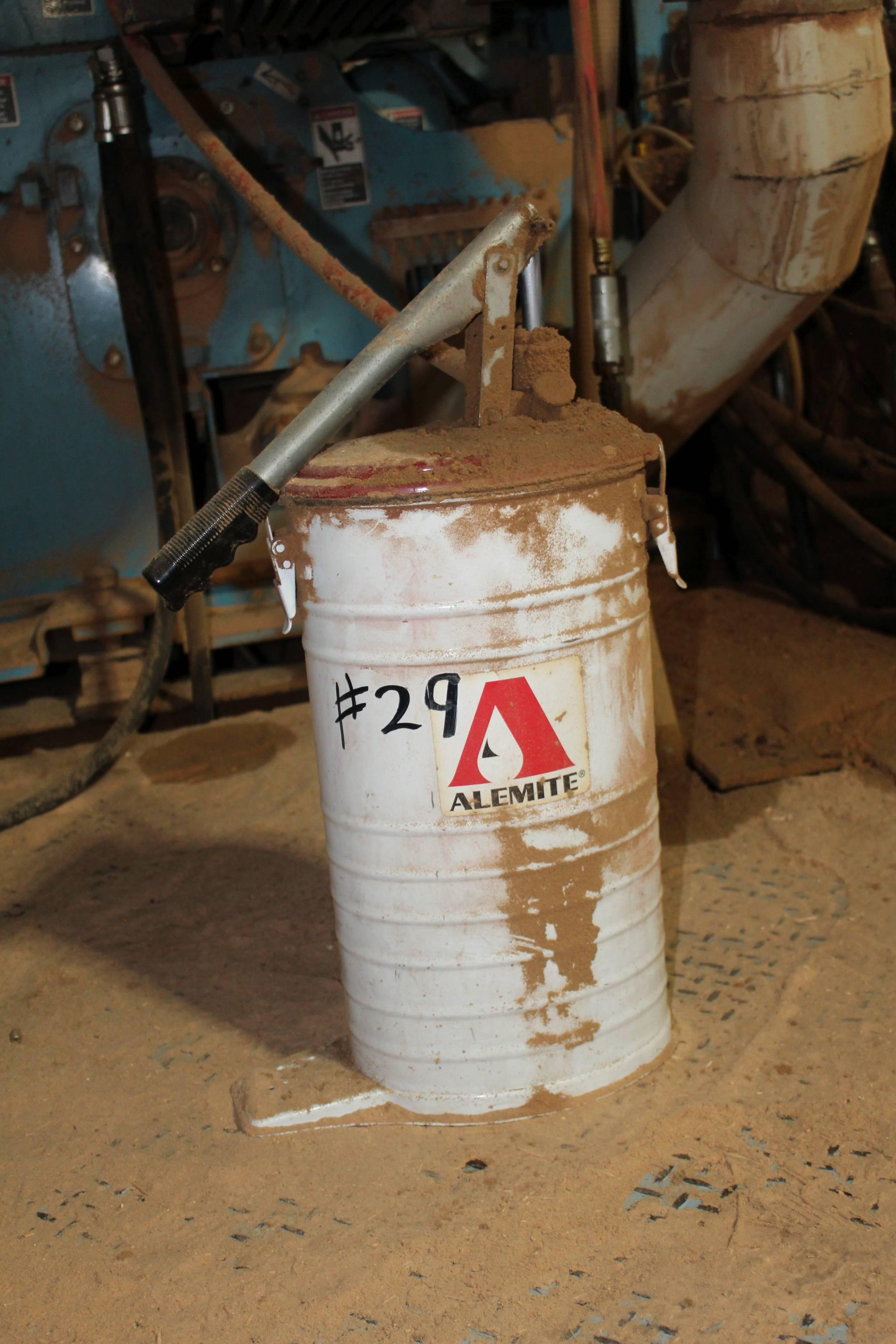 ALEMITE GREASE BUCKET W/ MANUAL PUMP