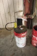Air Operated Grease Pump w/Barrel Grease
