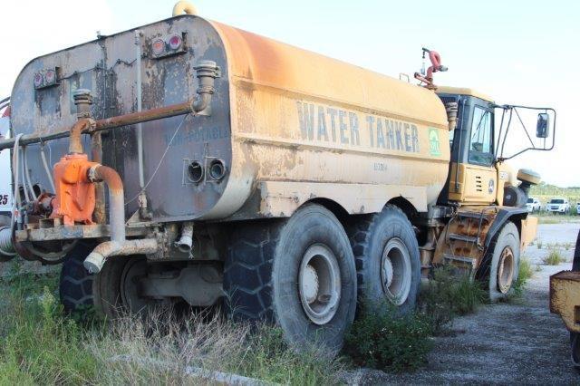 2007 John Deere 250D Off Road Water Truck