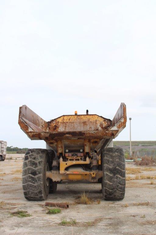 2010 CAT 740 Off Road Dump