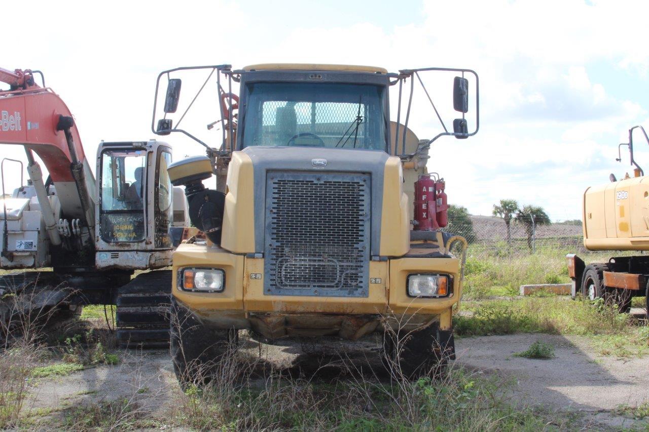 2007 JOHN DEERE 250D Articulated Water Tanker