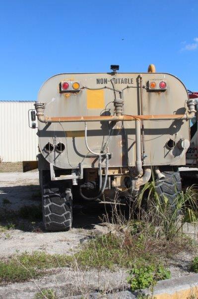 2007 JOHN DEERE 250D Articulated Water Tanker