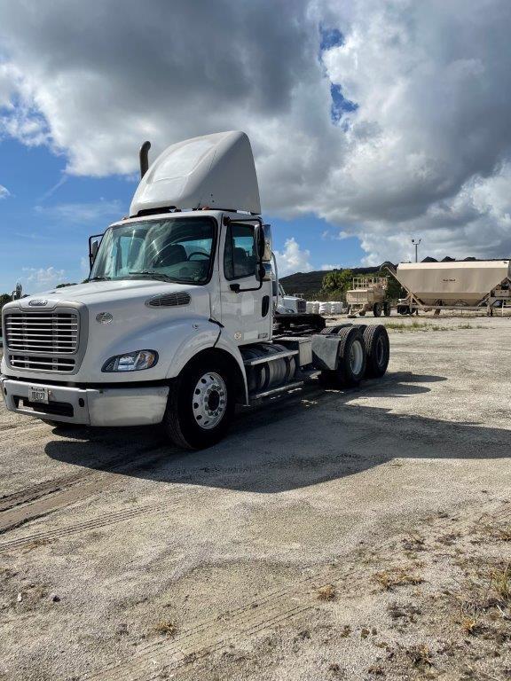 2014 Freightliner Road Tractor