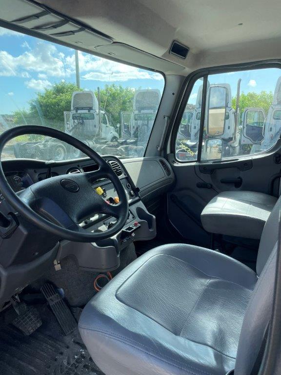 2014 Freightliner Road Tractor