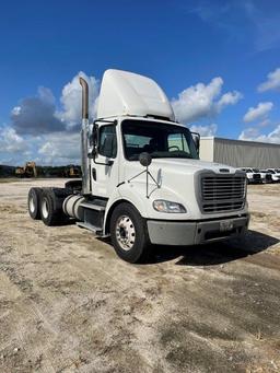 2014 Freightliner Road Tractor