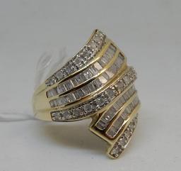 14KT WHITE GOLD DIAMOND RING