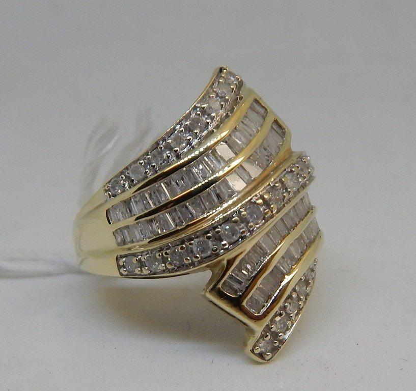 14KT WHITE GOLD DIAMOND RING