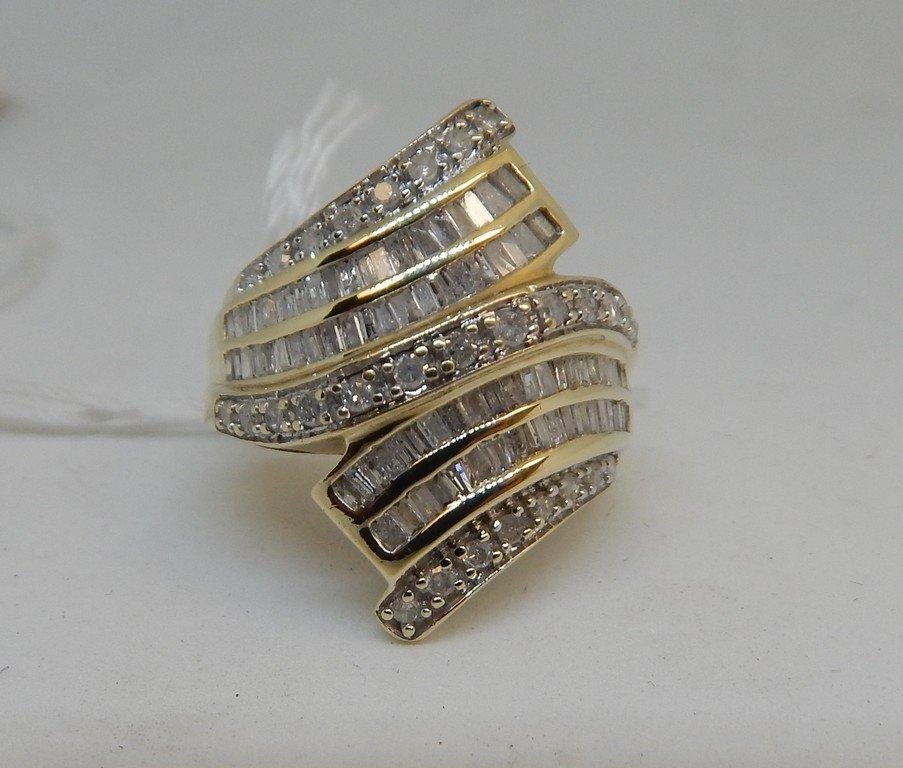 14KT WHITE GOLD DIAMOND RING