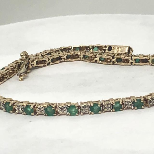 14KT YELLOW GOLD EMERALD AND DIAMOND BRACELET