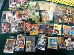 LOT OF MIXED SPORTS TRADING CARDS