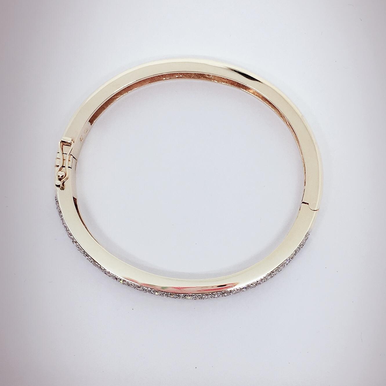 14KT YELLOW GOLD DIAMOND BANGLE BRACELET