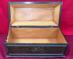 ANTIQUE HAND PAINTED WOOD BOX