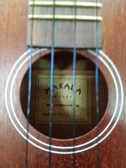 MAKALA UKELELE W/CARRYING CASE - GREAT CONDITION