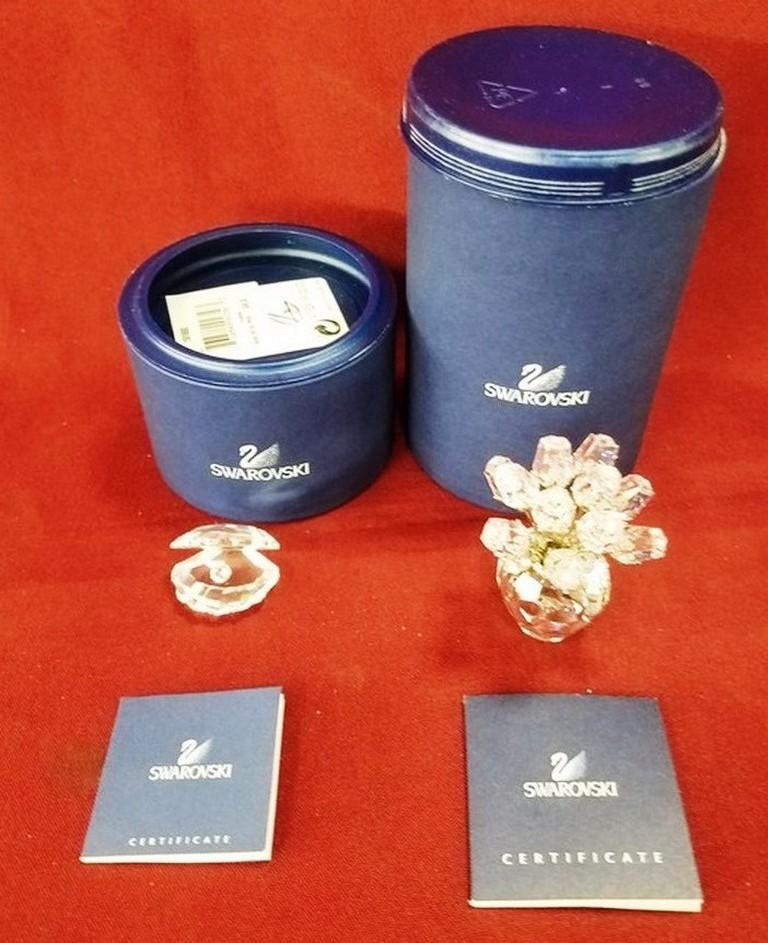 LOT OF TWO SWAROVSKI CRYSTAL PIECES W/ BOX - CLAM & FLOWERS