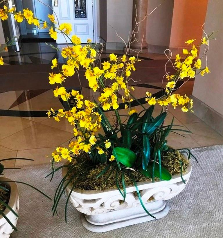 PAIR OF YELLOW FLOWERS D�COR CENTER PIECES