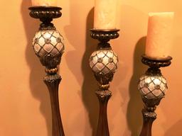 LOT OF THREE HOME D�COR CANDLEHOLDER W/ CANDLES