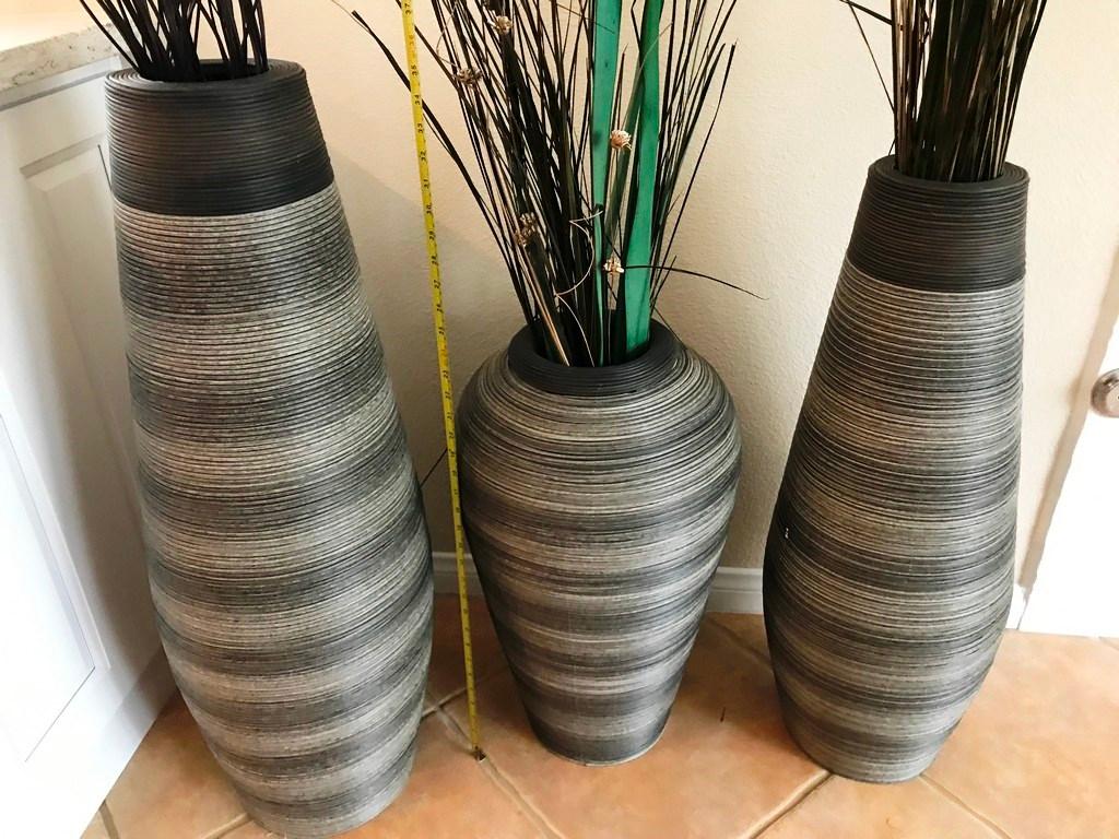 LOT OF THREE MATCHING DECOR VASES