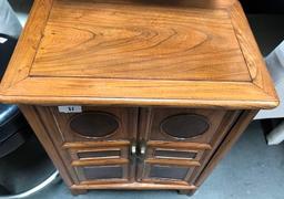 NICE OAK 2 DOOR CABINET