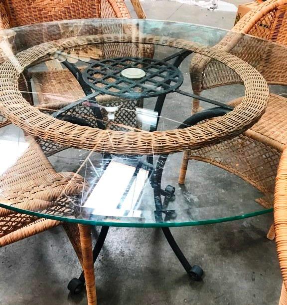 GLASS TOP RATTAN PATIO TABLE & 4 CHAIRS