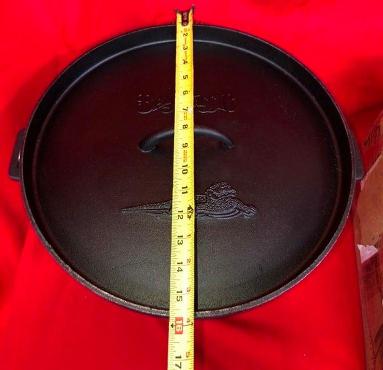 NEW WITH BOX BAYOU CLASSIC - 14-QT DUTCH OVEN CAST IRON