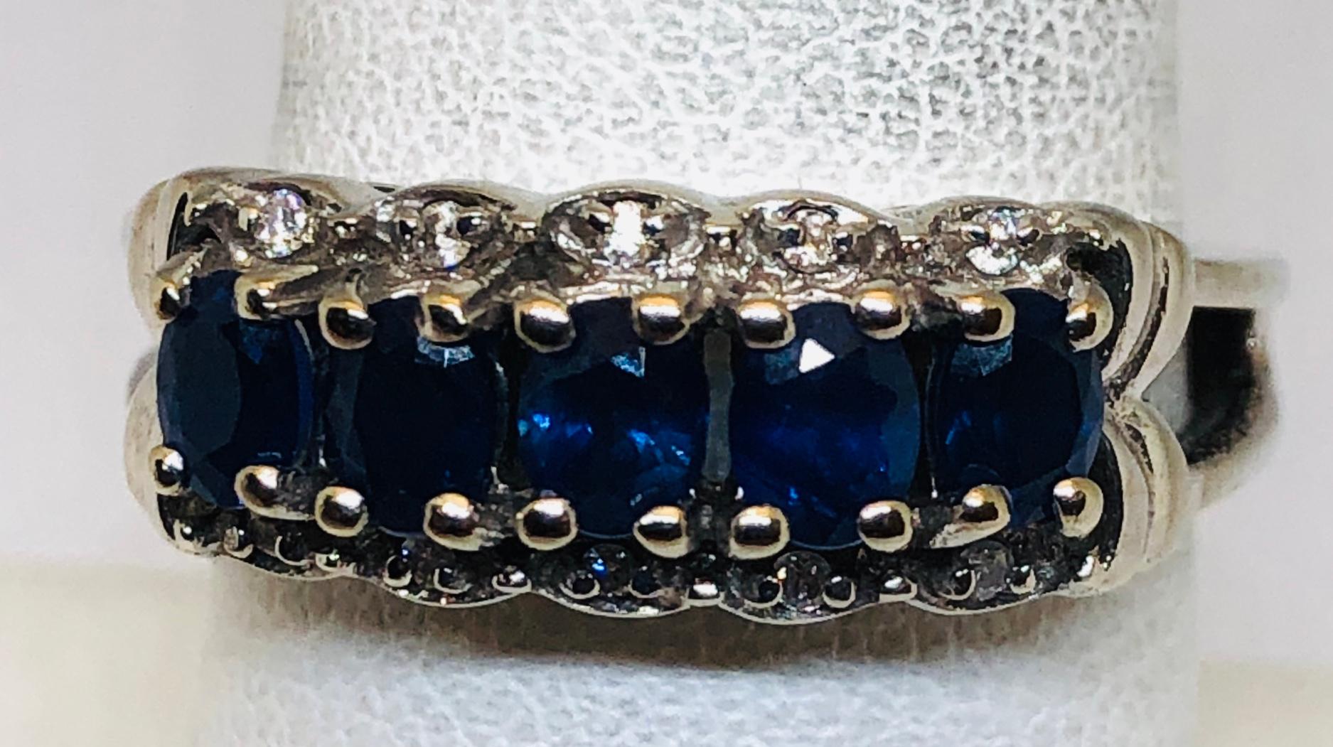 14KT WHITE GOLD BLUE SAPPHIRE AND DIAMOND RING 4.3GRS