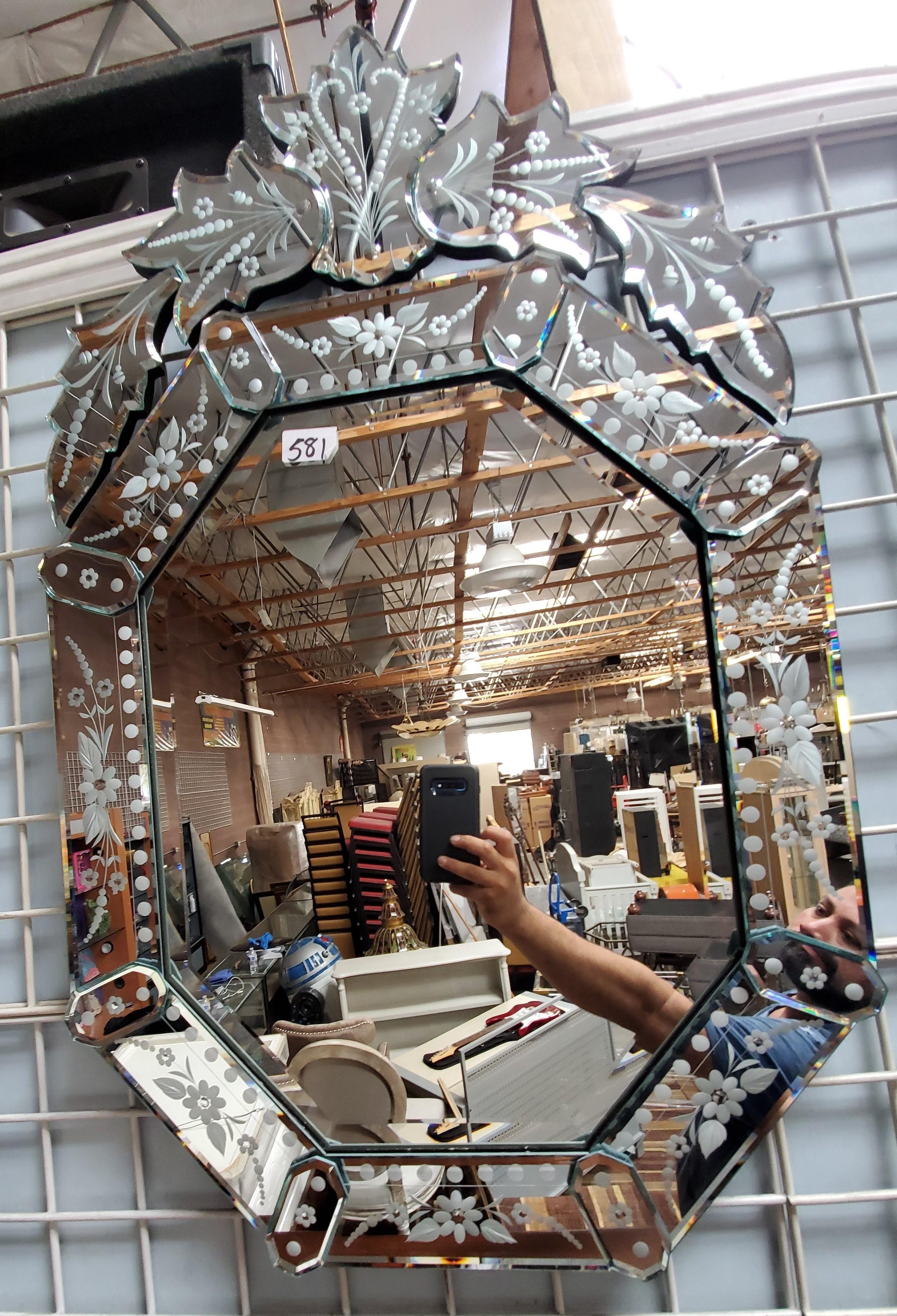 36" BEAUTIFUL VENETIAN MIRROR