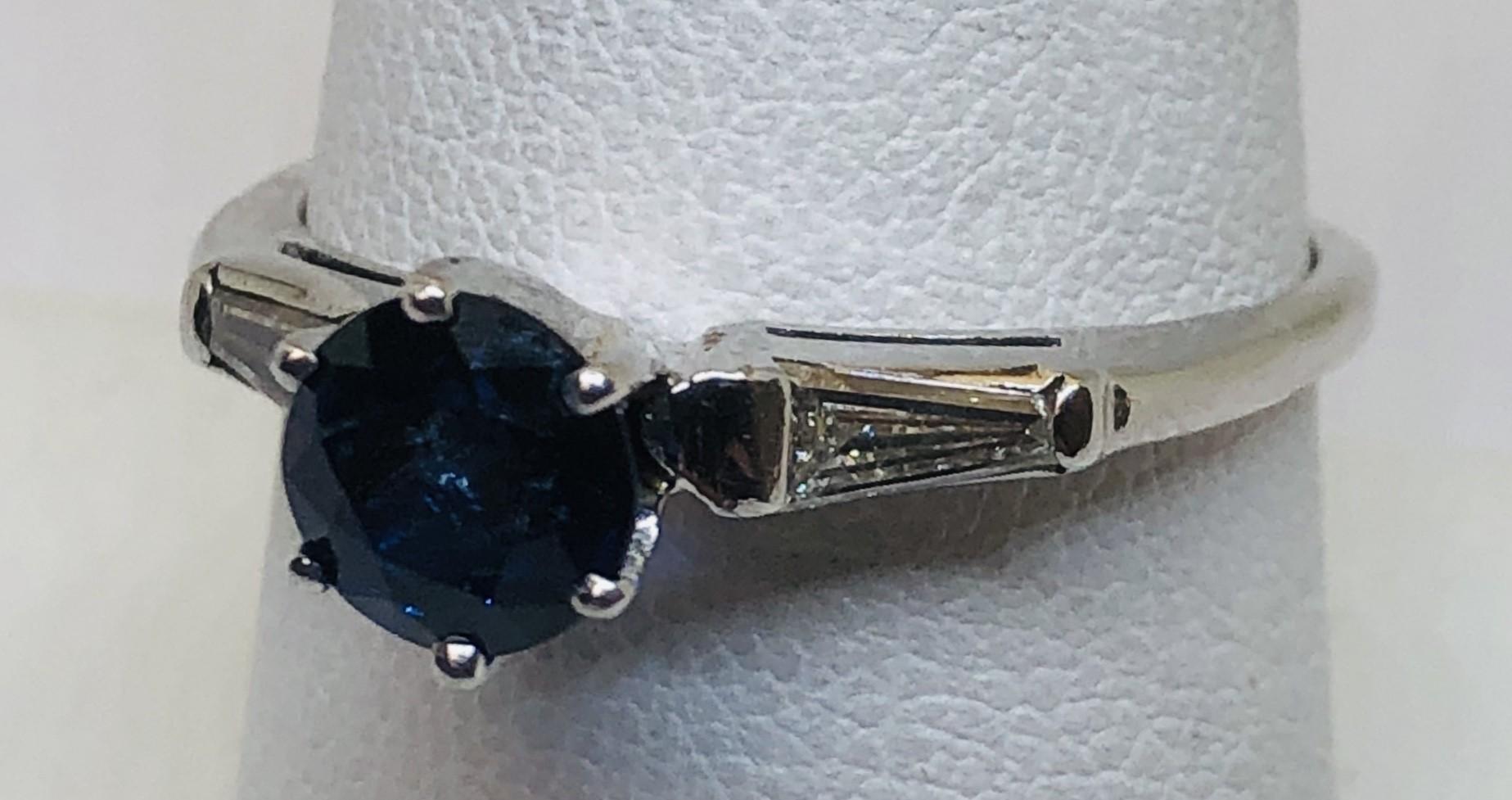 14KT WHITE GOLD 1.25CTS BLUE SAPPHIRE AND .40CTS DIAMOND RING