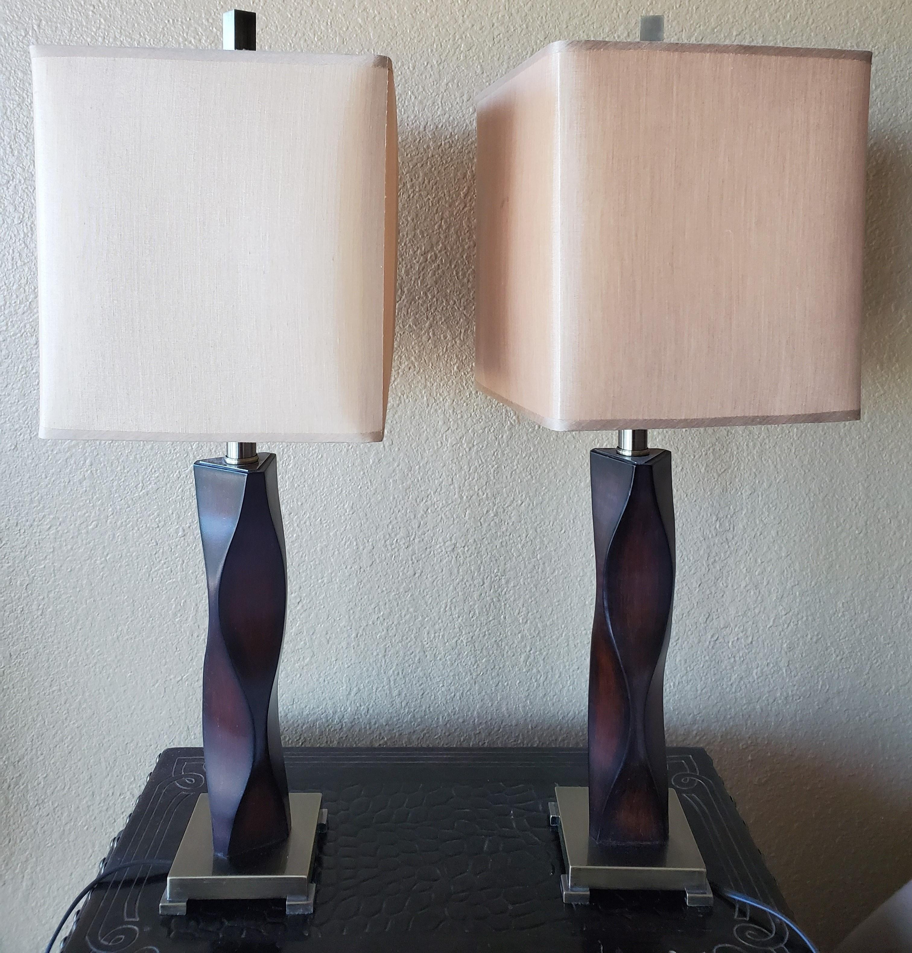 PAIR OF MATCHING TABLE LAMPS