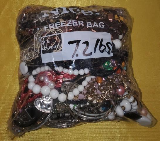 BAG OF ASSORTED COSTUME JEWELRY