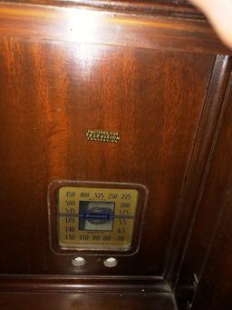 ANTIQUE BRUNSWICK MAHOGANY CABINET RADIO