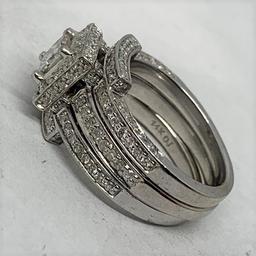 14KT WHITE GOLD 1.90CTS DIAMOND RING FEATURES .40CTS CENTER DIAMOND